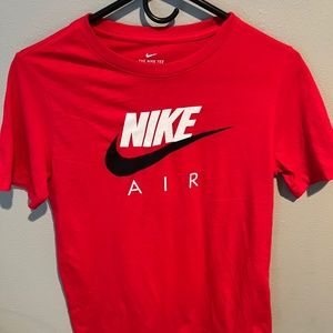 Big Kids Nike Sportswear red T-shirt size L